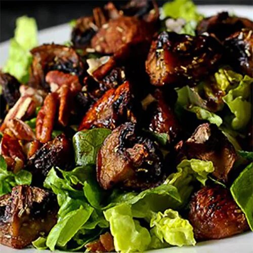 Салат с жареными шампиньонами