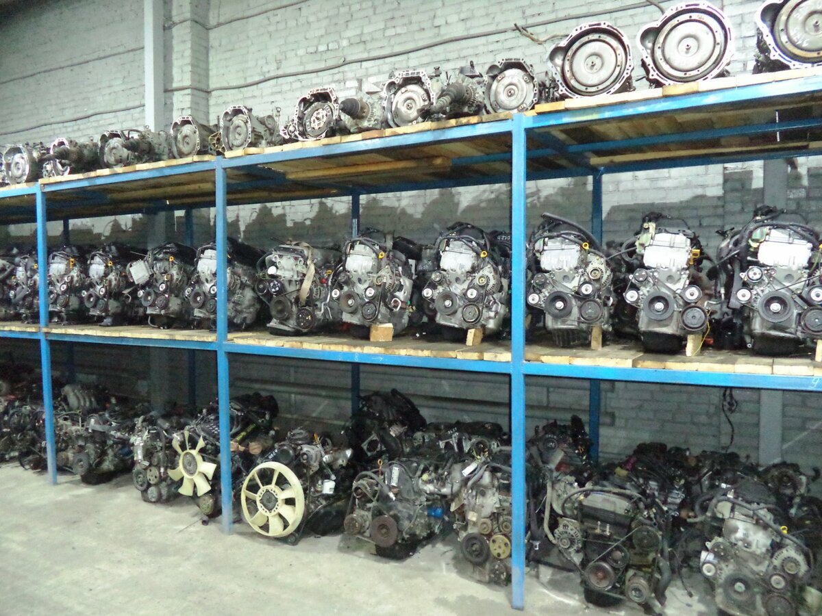 Тысячи единиц "контрактных" запчастей ввозятся из Японии ежегодно. Одних они кормят, других выручают.