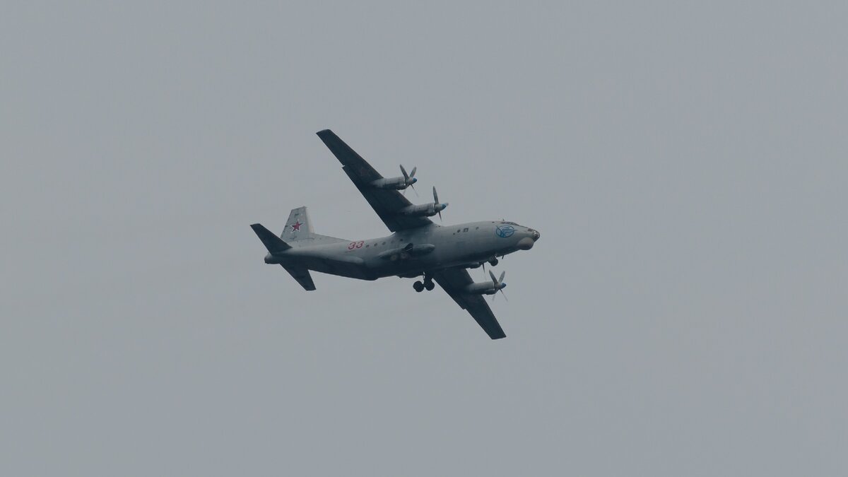 Ан-12БК ВТА России, 33-й красный