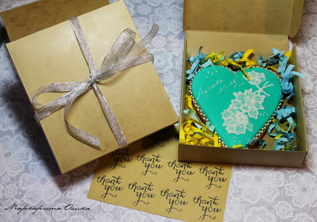 Бумажный наполнитель в пряничной коробке (коробки, кстати, тоже собственного производства)