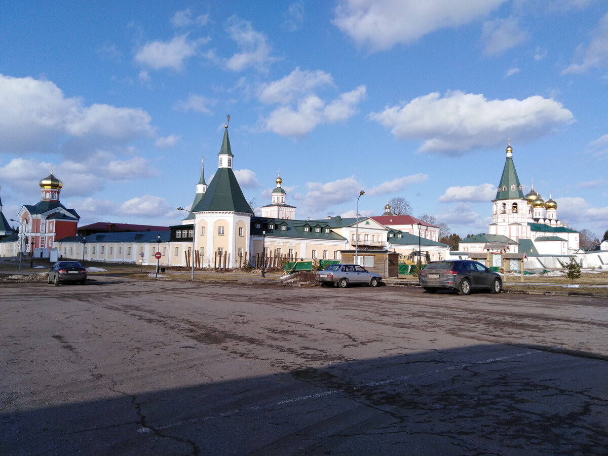 Валдайский Иверский монастырь, построенный по указу патриарха Никона