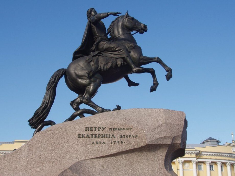 Как они смогли перевозить такой камень который был самым тяжёлым для людей.Комон вертолетов то не было.А флотилия бы просто взорвалась от такого веса. 