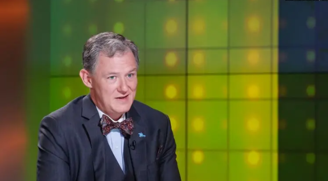 Джордж Кент обожает галстуки-бабочка. Фото "Радио Свобода"