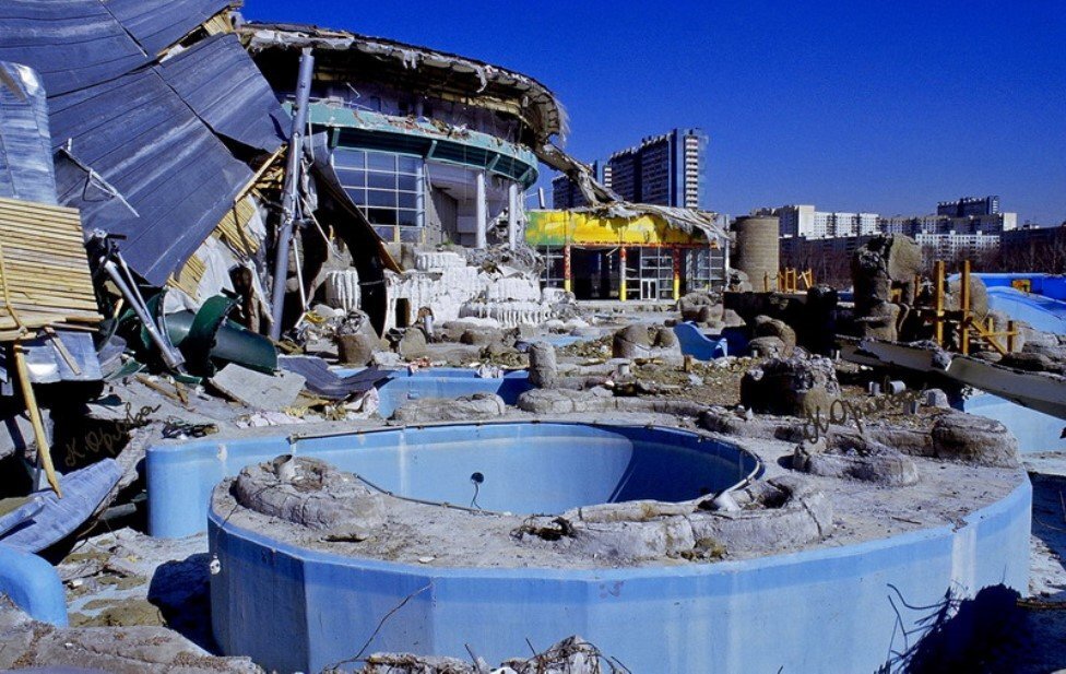 Разрушенный бассейн