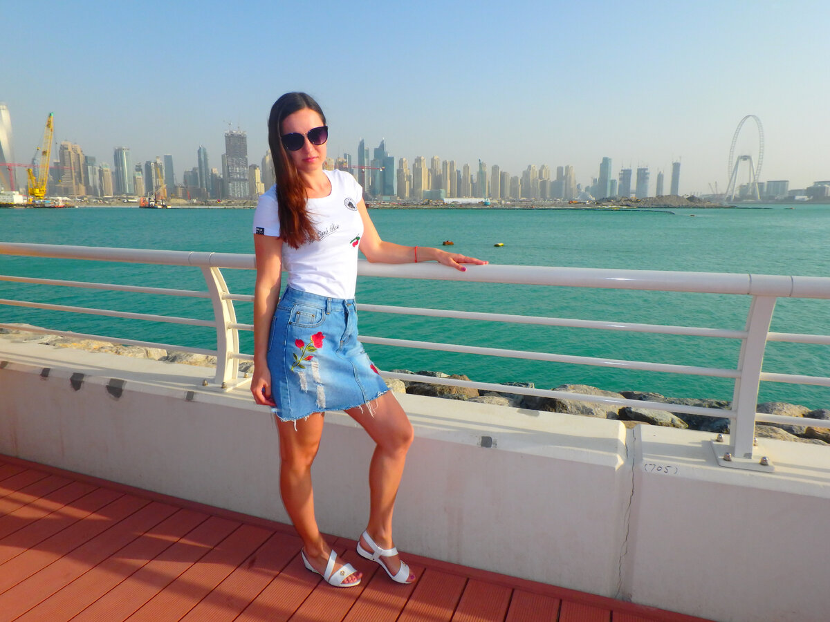 Местное население спокойно реагирует на женщин в открытых нарядах на улицах