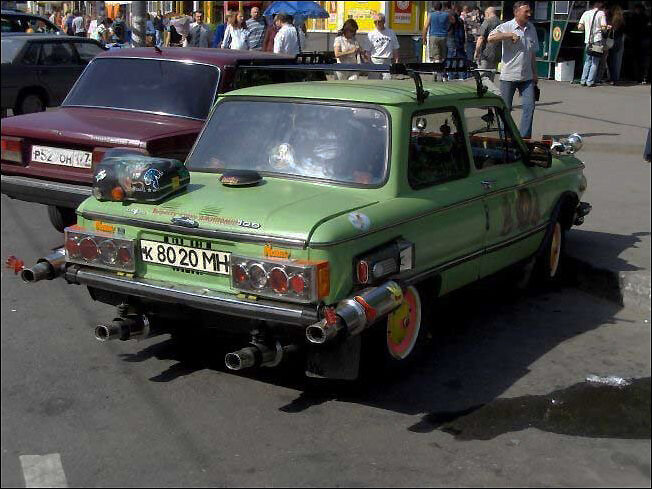 Зачем столько выхлопных труб?!