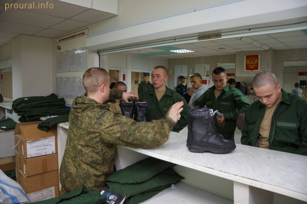 Командировка срочника. Дзержинск распределительный пункт призывников. Распределительный пункт Уфа военкомат. Сборный пункт призывников. Распределительный пункт армия.