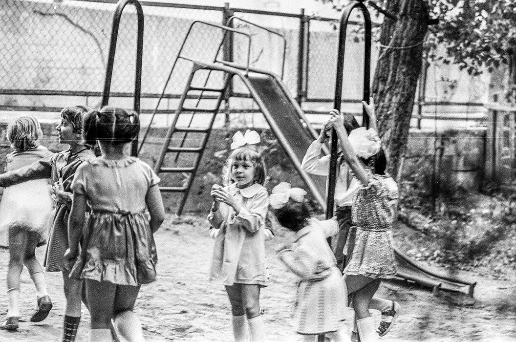 Советское детство во дворе. Клёк. Дворовая ребятня. Лапта 19 век. Советское детство игры во дворе.