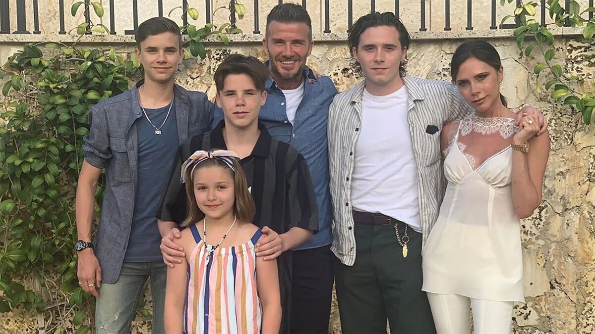 Виктория и Дэвид Бекхэм с детьми