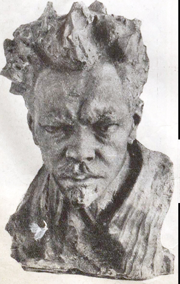 Писатель Алексѣй Ремизовъ. (Скульптура.)