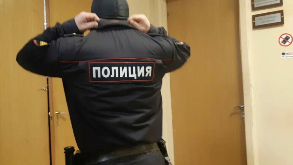     В Набережных Челнах 56-летнего местного жителя обвиняют в применении насилия против сотрудников полиции. Кроме того, ему вменяются иные преступления. Подробности раскрыли в пресс-службе следственного комитета Татарстана.​