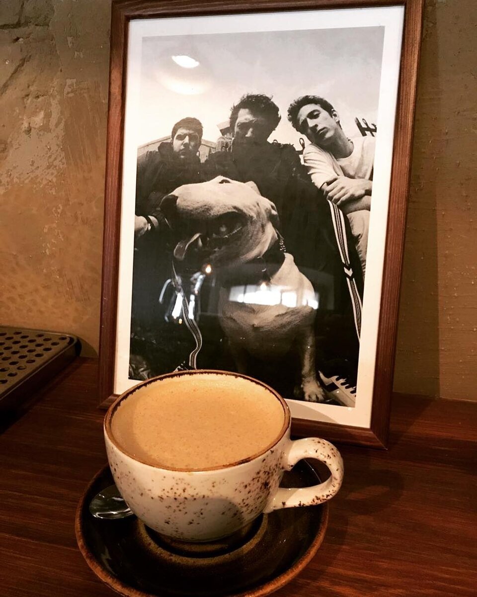 Конечно, это не они. Но тоже неплохие ребята