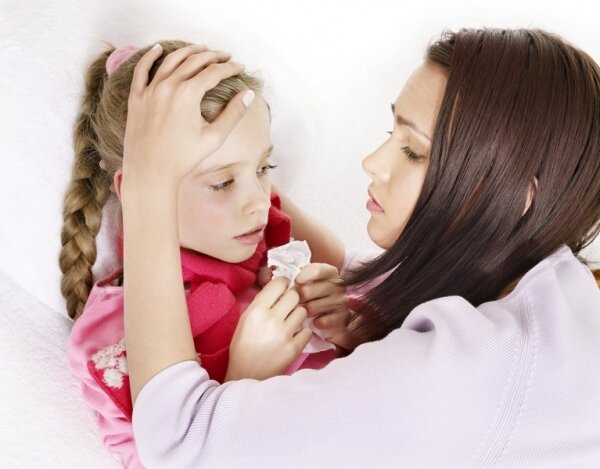 Причины запаха ацетона изо рта у ребенка: важная информация для родителей