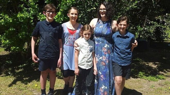 Катрина Майлз проживала в собственности со своими родителями и четырьмя детьми