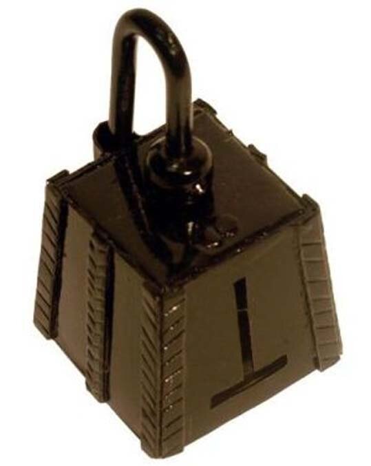 Реплика навесного замка эпохи викингов, обнаруженного на острове Бьоркё в озере Меларен, Швеция.