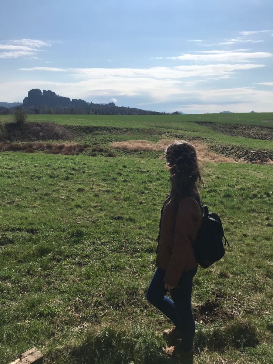 вот к тем горам в дали и держим путь