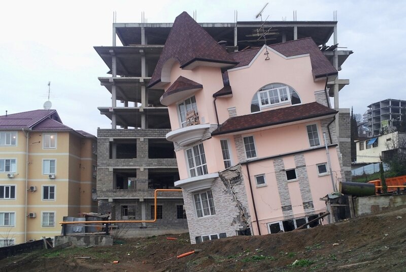 Ошибки в строительстве дома. Ошибки в строительстве дома. Строительные работы. Самострой на даче. Построили дом ошибки.