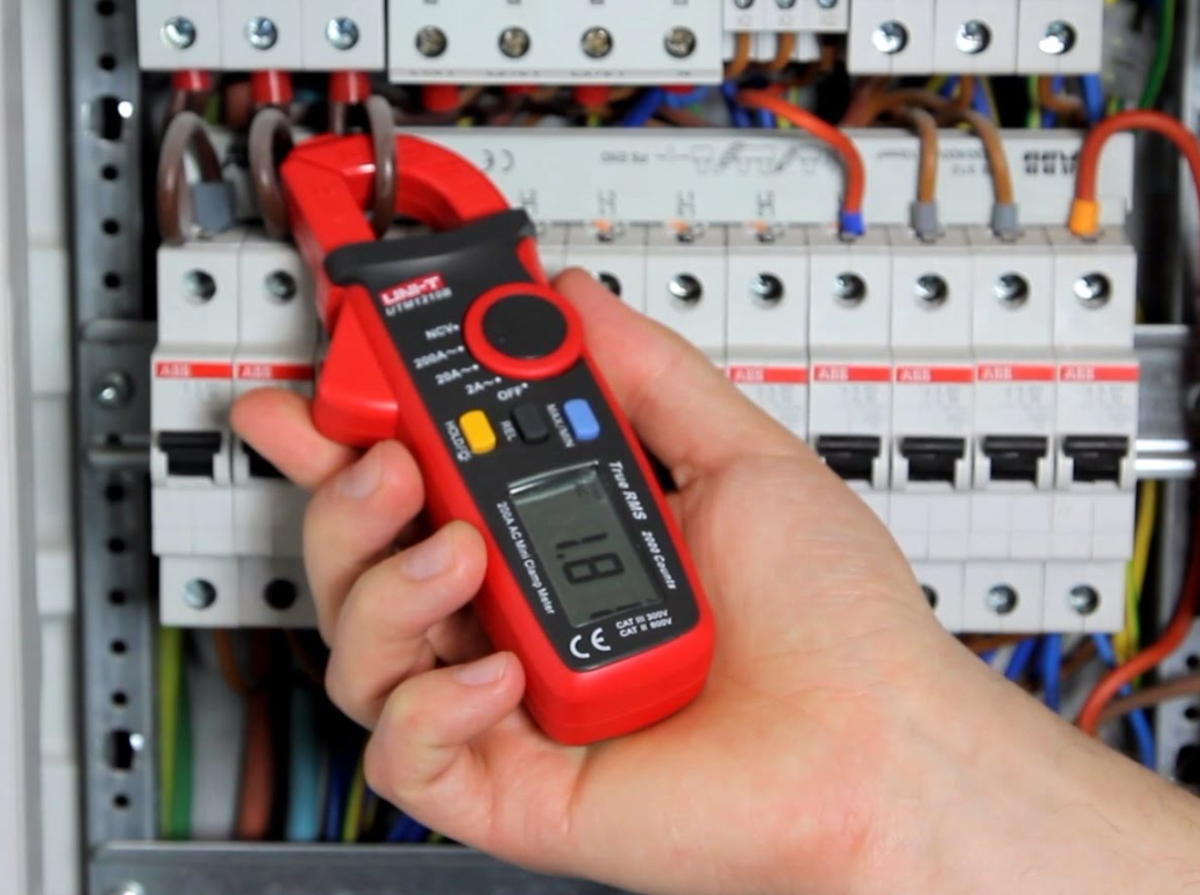 работа токовыми клещами. клещи токоизмерительные testo 770-3. Fluke-325 true rms clamp meter. работа токовыми клещами. токовые клещи fluke.