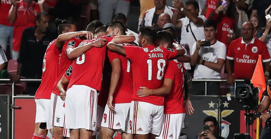 Benfica fc. Португалия и китай. Бенфика футбольный клуб википедия. Бенфика. Почему прерван матч бенфика.
