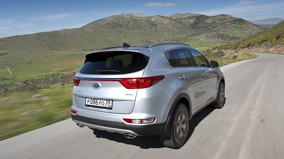 Kia Sportage в третьем рестайлинге. Цена 1 100 000 рублей. Полная комплектация - 1 950 000р.