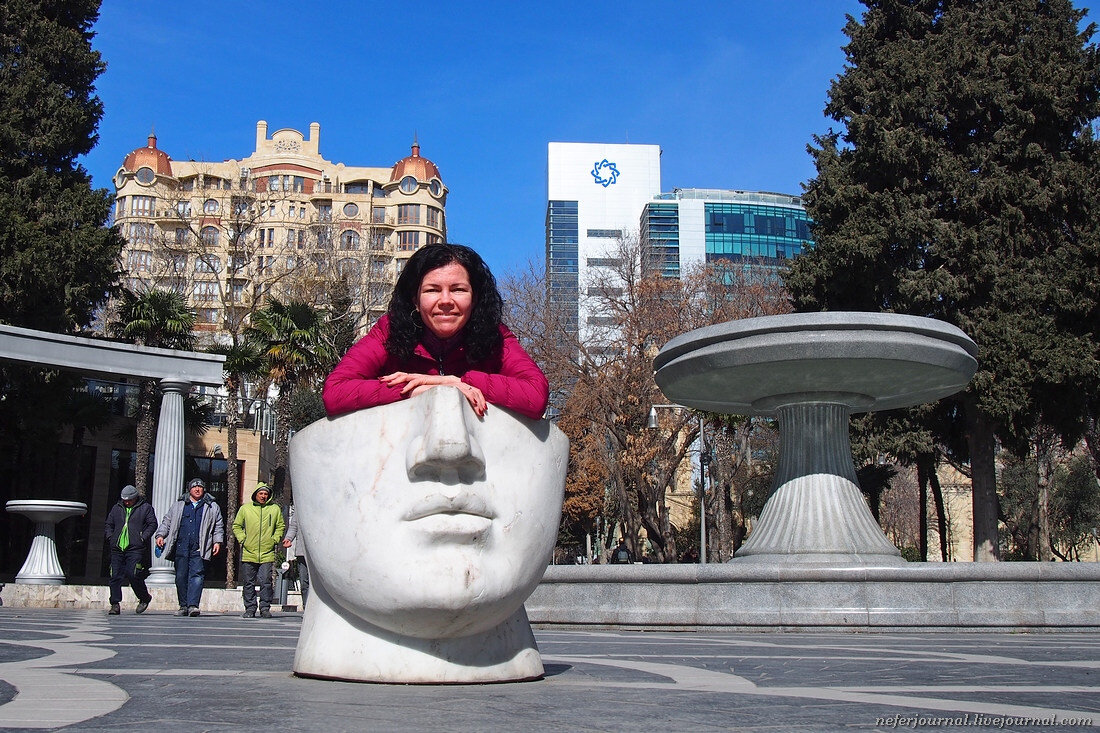 центральная площадь баку. площадь фонтанов в баку ночью. площадь баку. площадь фонтанов баку. сколько площадь баку.