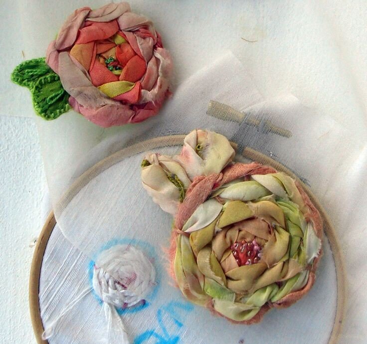 Как сделать цветы из ткани или аксессуары для детей.