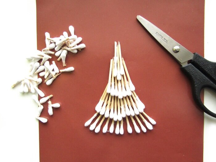 поделка елка из ватных палочек. сделать елку из ватных палочек своими руками. ёчка из ватных палочек. елка из ватных дисков. новогодние поделки елочка из ватных палочек.