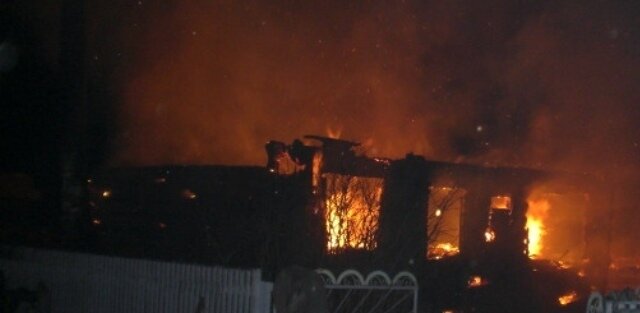  Фото: мчс вологодской областиВ воскресенье полностью сгорел деревянный дом в деревне Шалимовская.