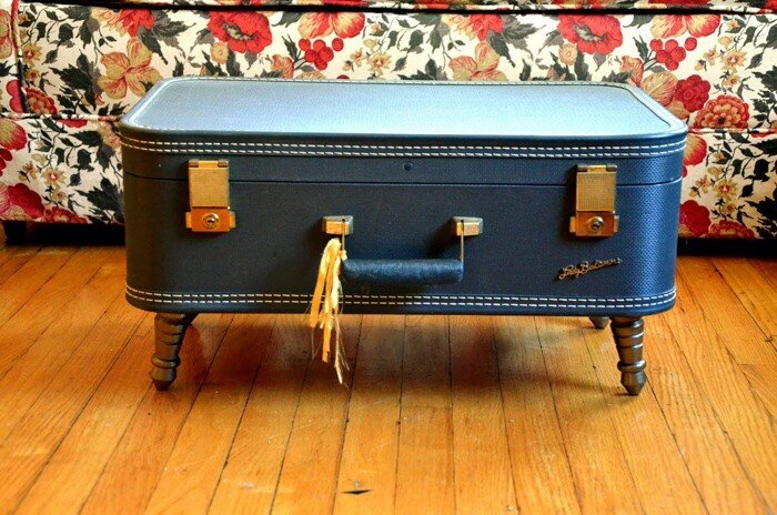 Стол из чемодана своими руками. Как сделать винтажный столик из старого чемодана | Детали интерьера