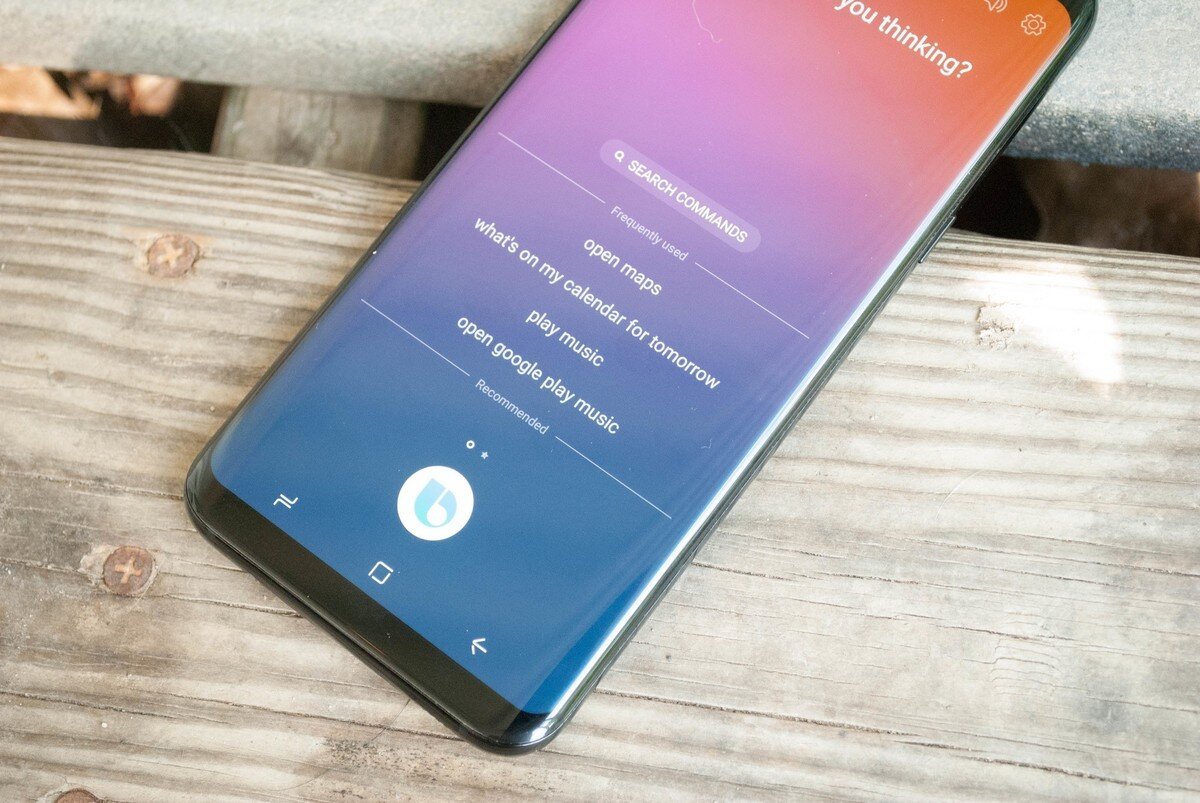Голосовой помощник Bixby 
