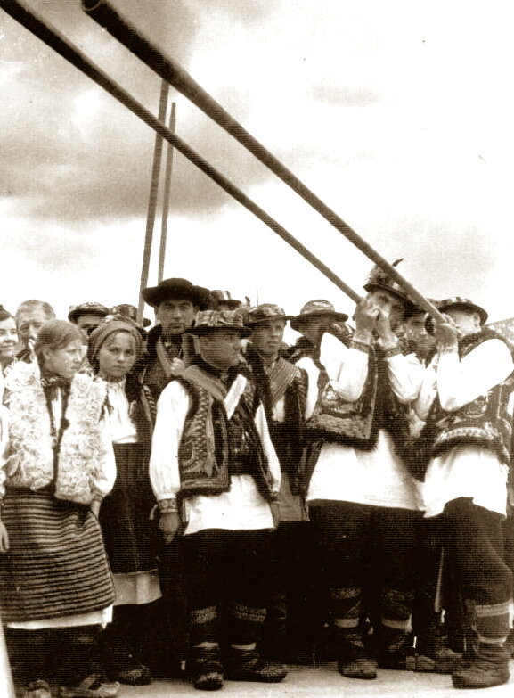 Гуцулы в 1930 году. Фото wikipedia.org