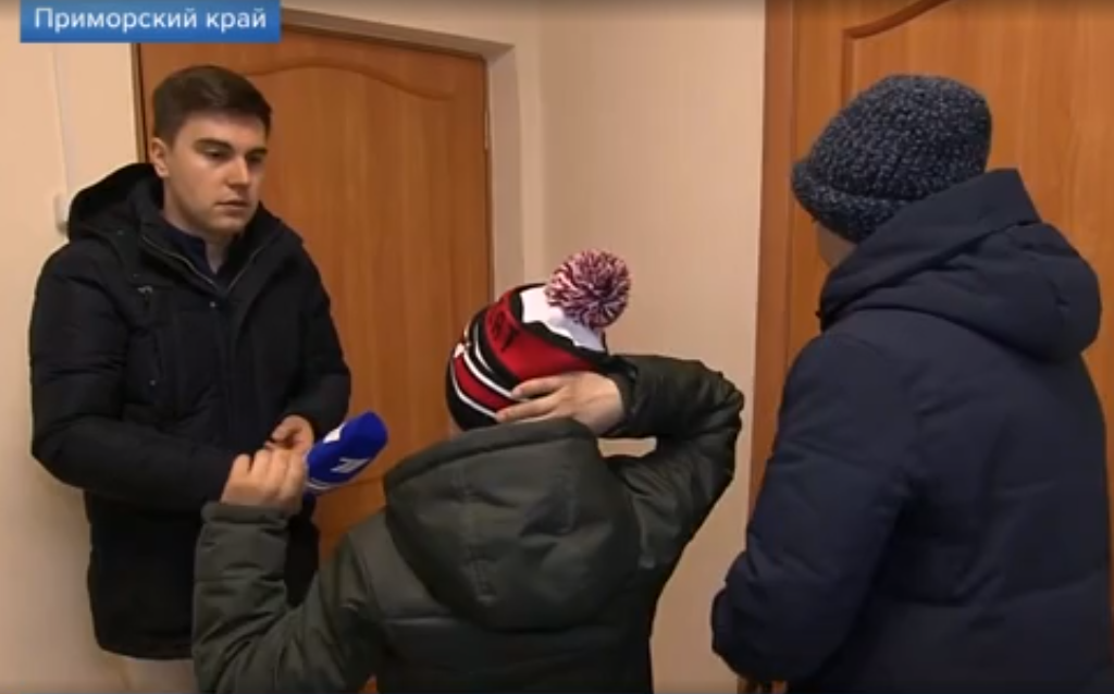 вот он этот малыш, державший в "страхе" школу (скриншот с сюжета 1 канала)