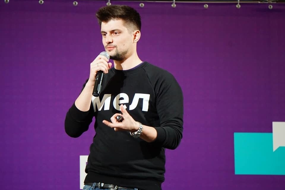 Это как раз примерно за месяц до большой компании
