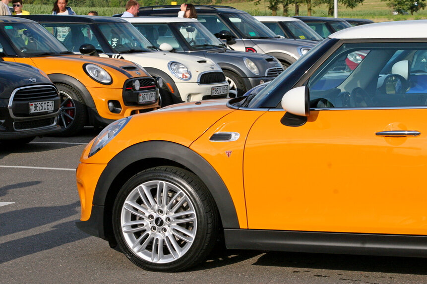 полировка авто. полировка кузова автомобиля. мойка автомобиля. воск полироль для кузова автомобиля. защитные покрытия для автомобиля.