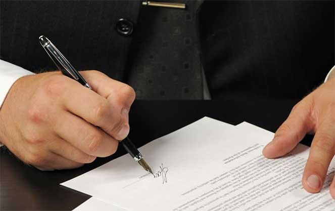 Никаких сложностей в подготовке того, что нужно для получения международных водительских прав, возникнуть не должно. Нужно обратить внимание на то, что к фотографии предъявляются требования, не позволяющие выполнить ее в ГИБДД. Поэтому во избежание необходимости ехать в Госавтоинспекцию повторно, следует обратиться к услугам фотографа.