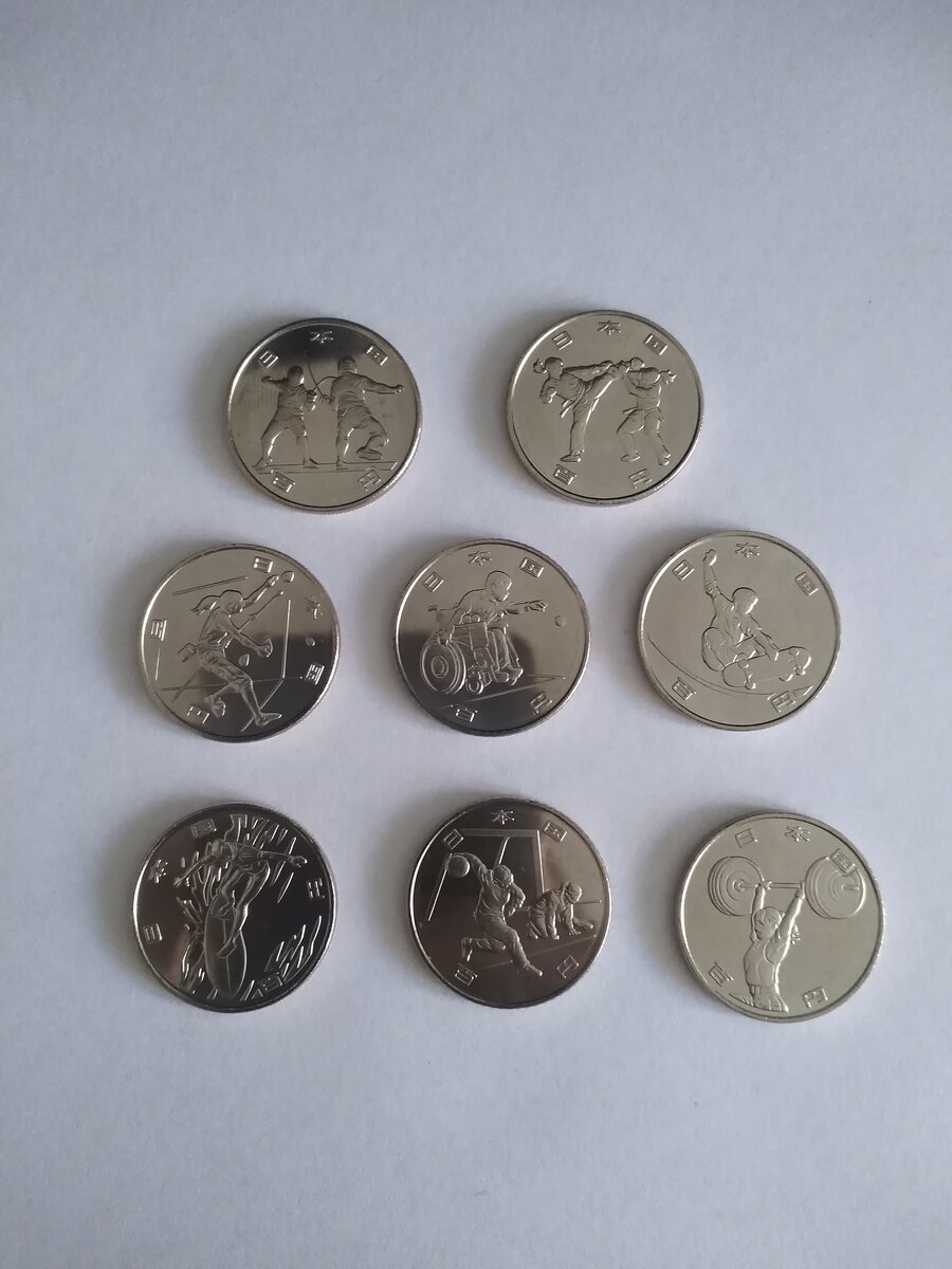 У монет медно-никелевый сплав. Масса 4,8 грамм. Диаметр 22,6 мм. Тираж 4 миллиона штук у каждого экземпляра.