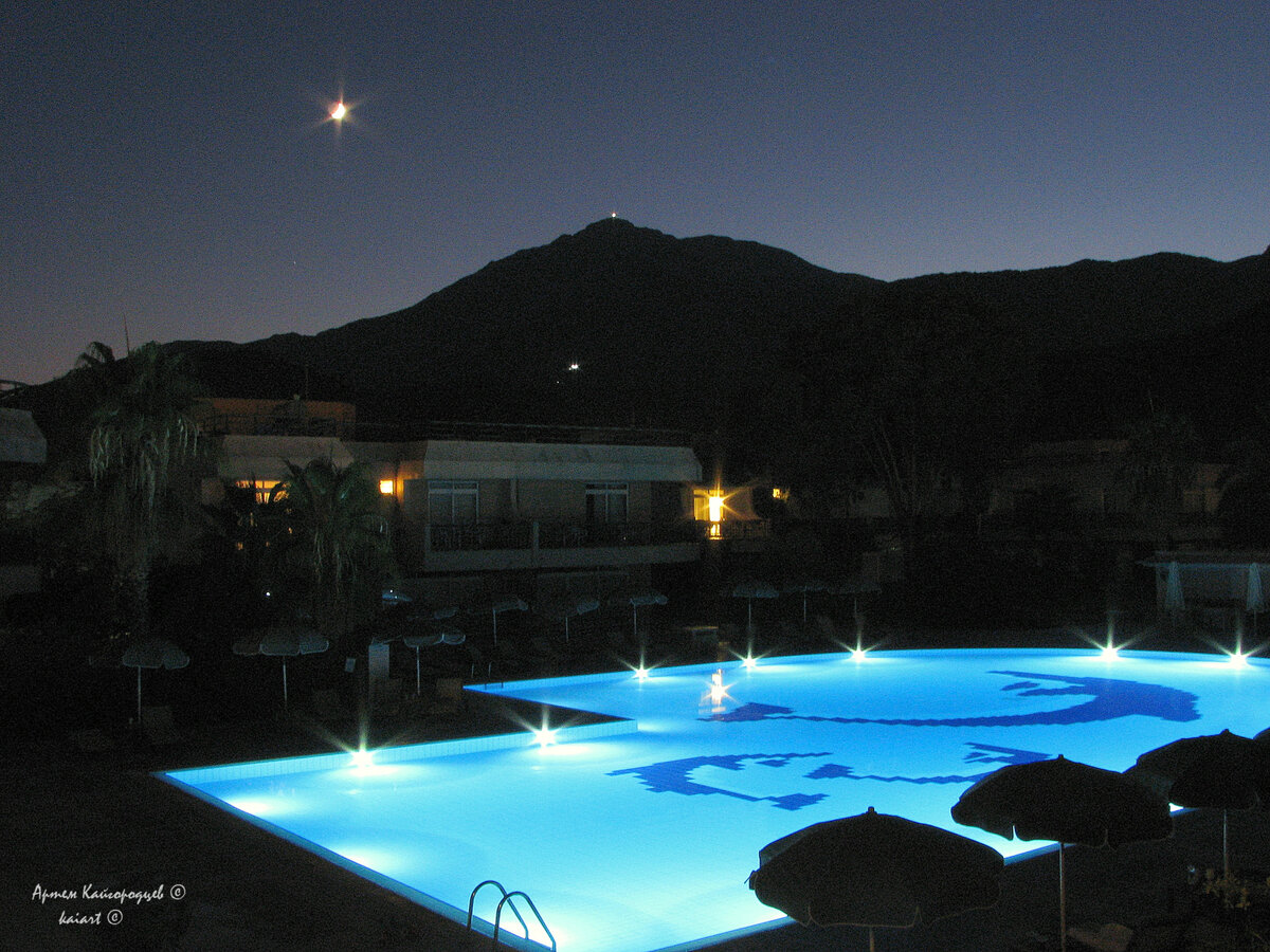 Ночной вид на гору Тахталы