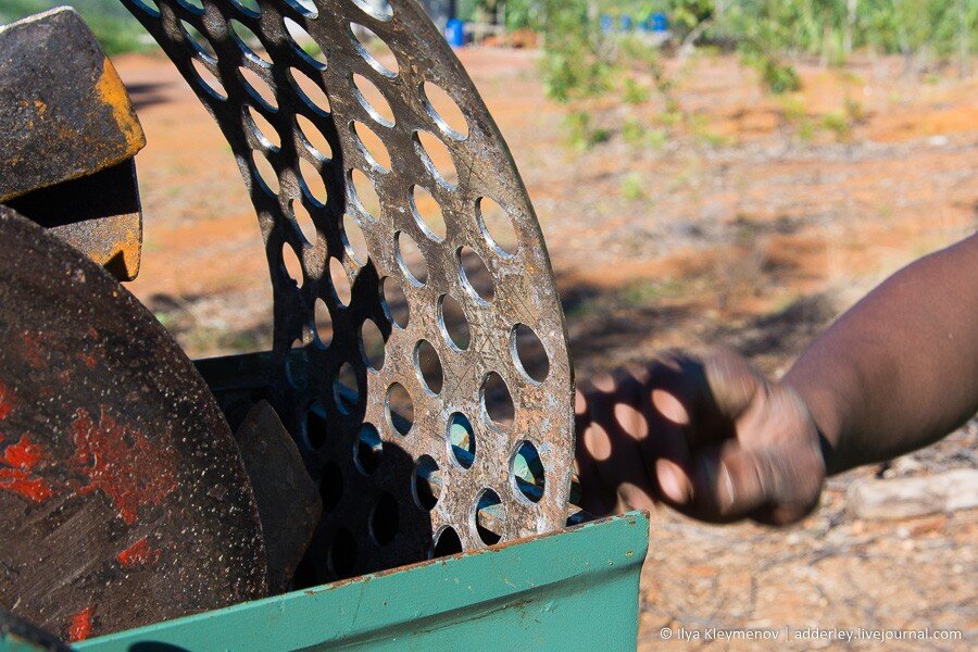 1. Сито. На всякий случай сделал их парочку.

