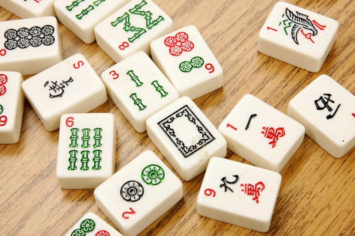 Пасьянс маджонг — настольная игра для одного человека, по структуре и игровому процессу похожа на карточный пасьянс, играется с помощью набора фишек азиатской азартной игры маджонг.