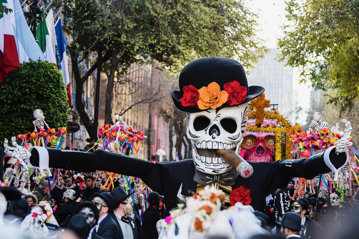 Карнавал в мексике. Санта Муэрте Мексика карнавал. Dia de los muertos Мексика. Фестиваль диа-де-Лос-Муэртос. Карнавал в Мексике день мертвых.