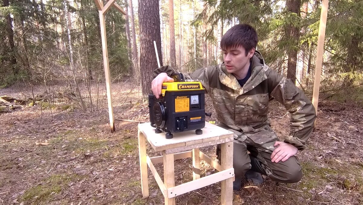 Портативный генератор в лесу \ Стройка избы