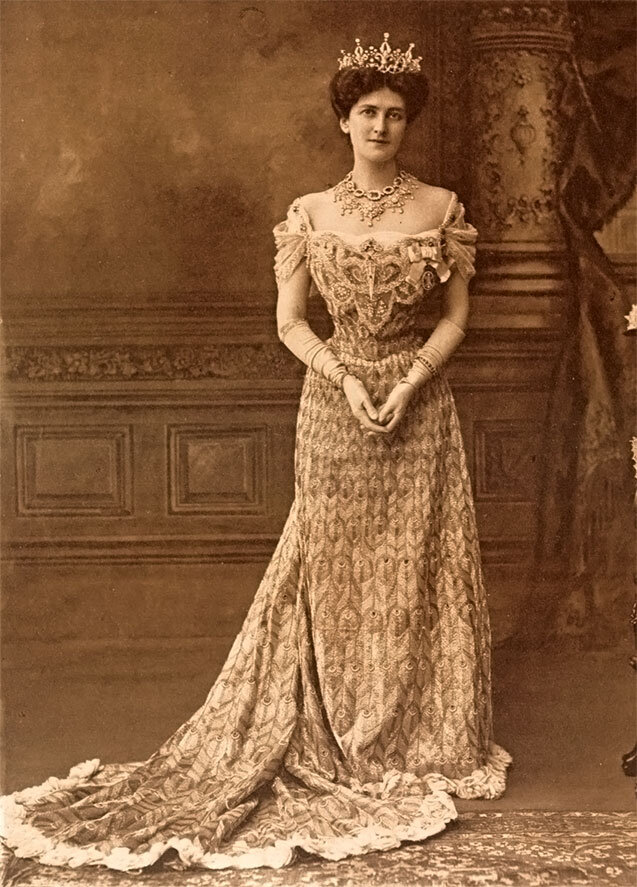 Леди Керзон в платье "Павлин" 1909 года от первого кутюрье Ч. Ф. Ворта