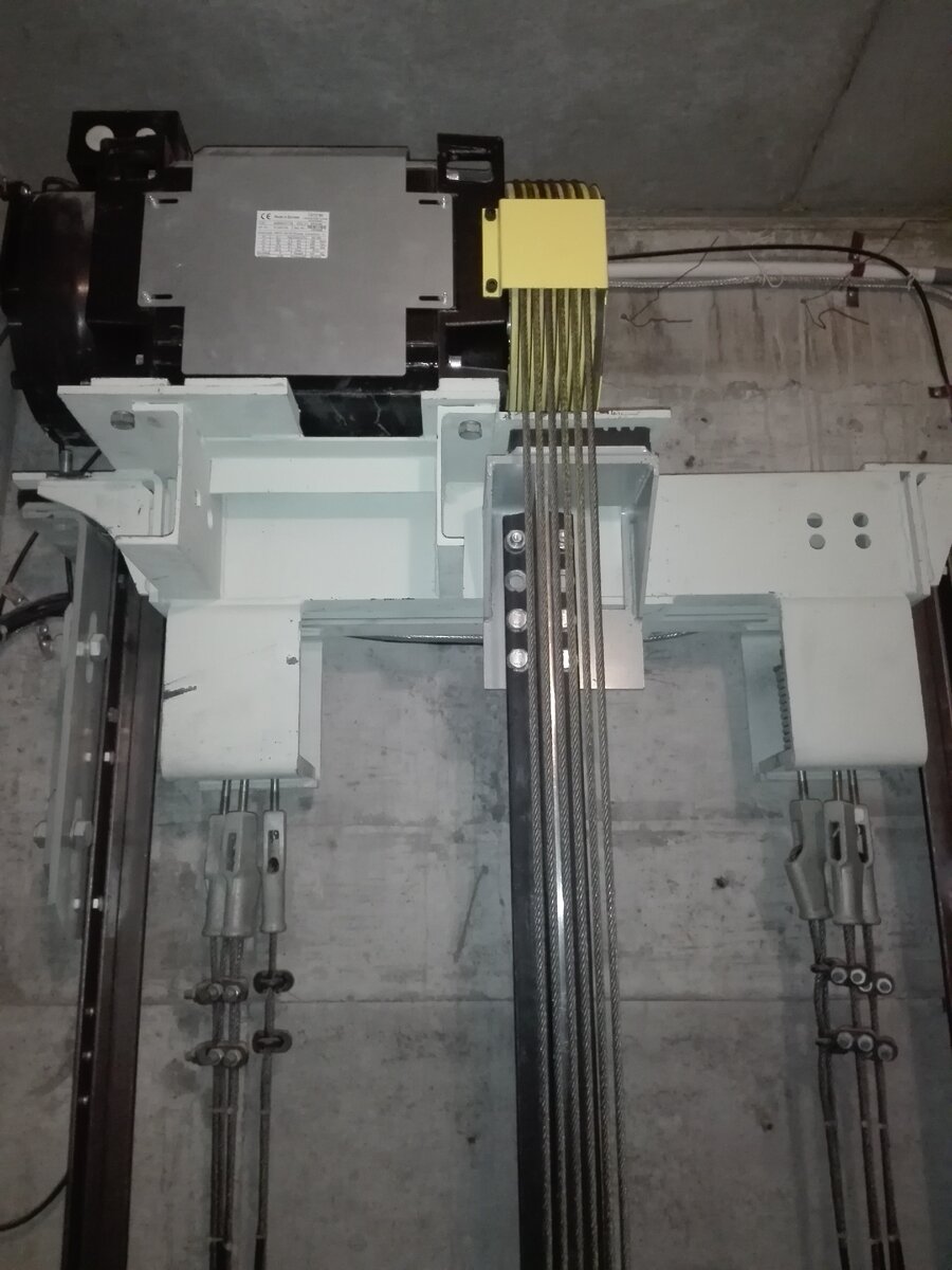 Лебедка лифта без МП.