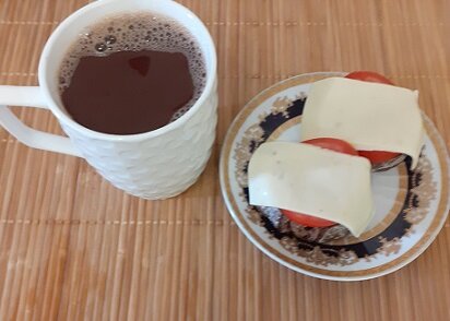 Перекус. Какао, бутерброды - 201 калория.