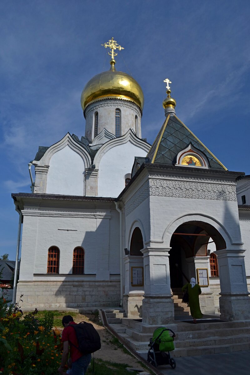 Рождественский храм в Звенигороде. Фото автора