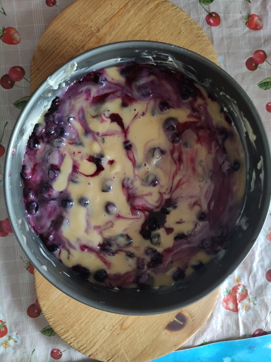 После заливки 2 слоя теста