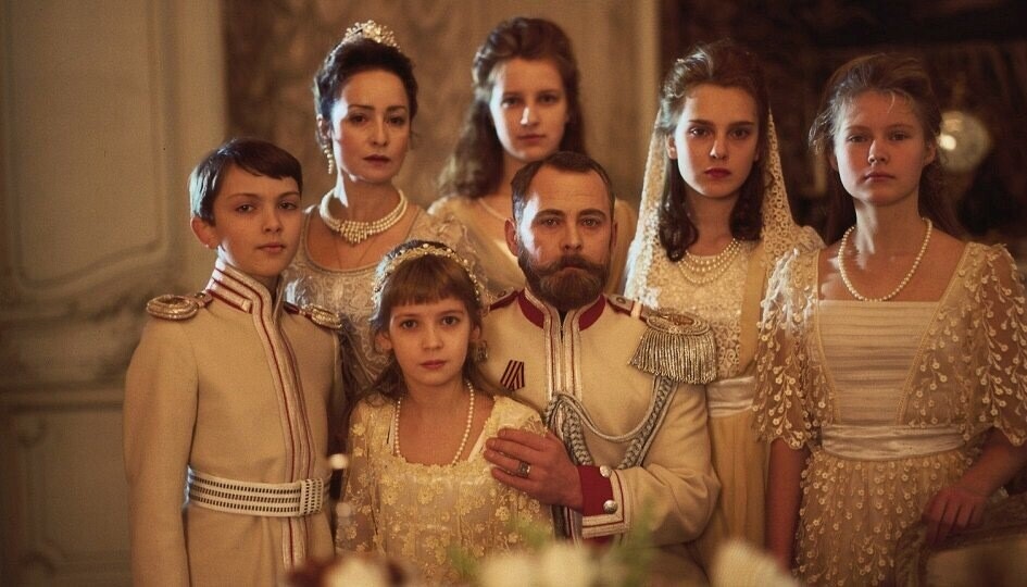 Николай II и его семья (кадр из киносериала)