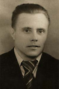 Отец, Владимир Спиридонович Путин, в 1933—1934 гг. служил на подводном флоте, участник Великой Отечественной войны