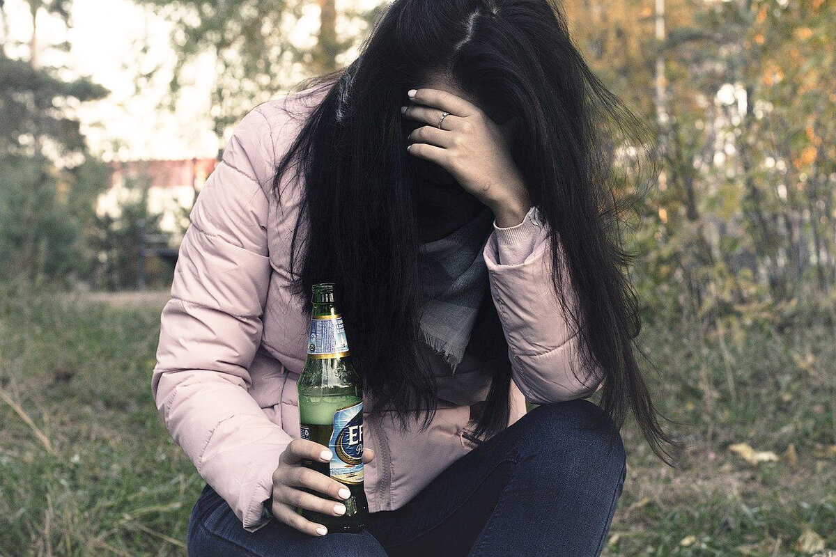 "Чрезмерное употребление алкоголя вредит вашему здоровью" - использование картинки с pixabay.com