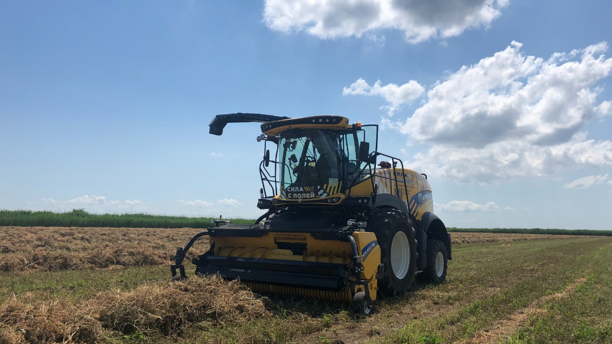 Фото: Пресс-релиз New Holland Кормоуборочный комбайн New Holland FR650 в работе